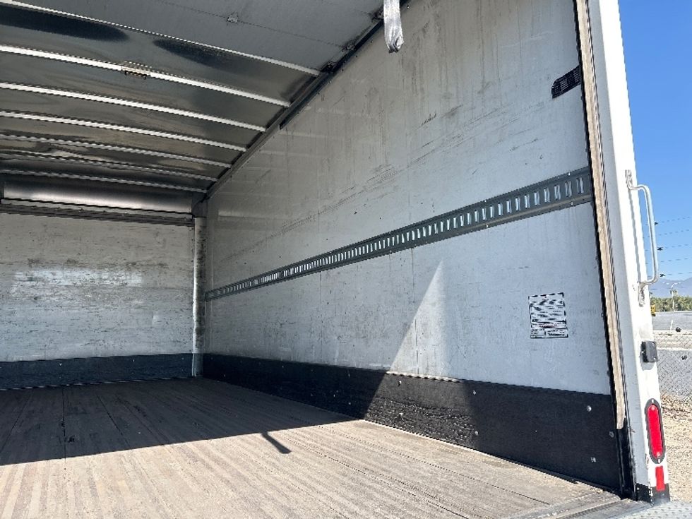 Medium Duty Box Truck-Light and Medium Duty Trucks-Hino-2019-268-Fontana-CA-238,355\n\t\tmiles-$ 36,000 - Image 12