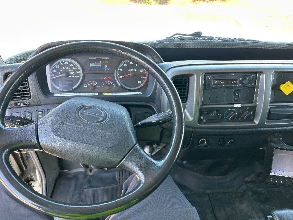 Medium Duty Box Truck-Light and Medium Duty Trucks-Hino-2019-268-Fontana-CA-238,355\n\t\tmiles-$ 36,000 - Image 18