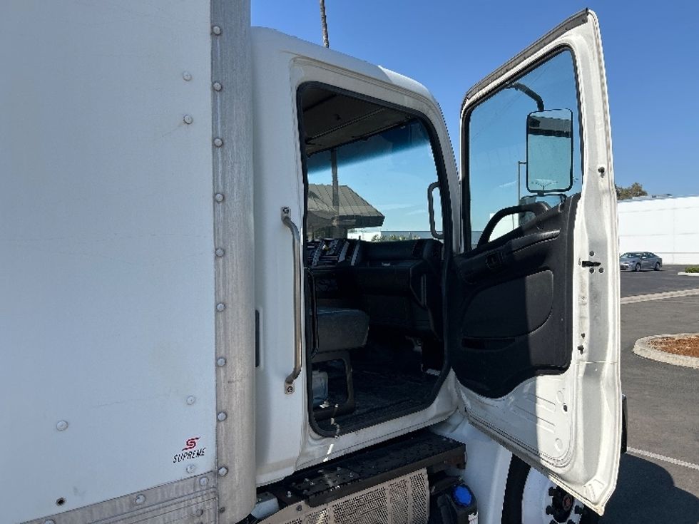 Medium Duty Box Truck-Light and Medium Duty Trucks-Hino-2019-268-Fontana-CA-238,355\n\t\tmiles-$ 36,000 - Image 20