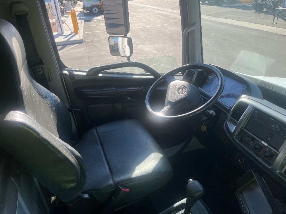 Medium Duty Box Truck-Light and Medium Duty Trucks-Hino-2019-268-Fontana-CA-238,355\n\t\tmiles-$ 36,000 - Image 22