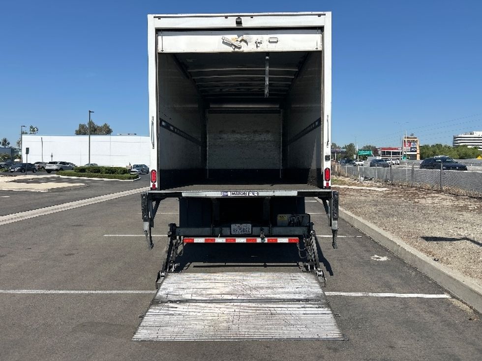 Medium Duty Box Truck-Light and Medium Duty Trucks-Hino-2019-268-Fontana-CA-238,355\n\t\tmiles-$ 36,000 - Image 9