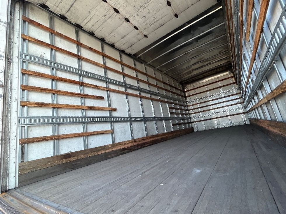 Medium Duty Box Truck-Light and Medium Duty Trucks-Hino-2019-268-Fontana-CA-238,463\n\t\tmiles-$ 41,250 - Image 11