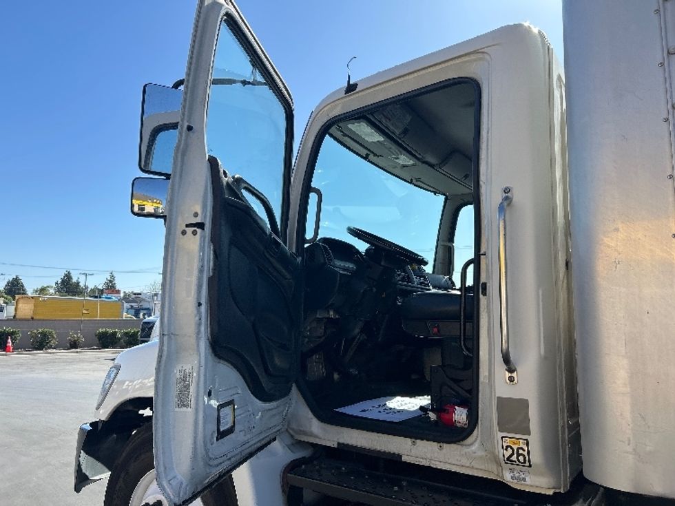 Medium Duty Box Truck-Light and Medium Duty Trucks-Hino-2019-268-Fontana-CA-238,463\n\t\tmiles-$ 41,250 - Image 16