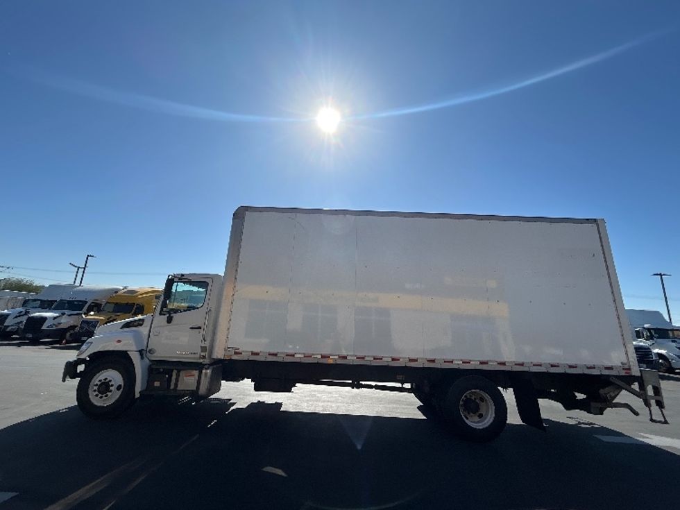 Medium Duty Box Truck-Light and Medium Duty Trucks-Hino-2019-268-Fontana-CA-238,463\n\t\tmiles-$ 41,250 - Image 4
