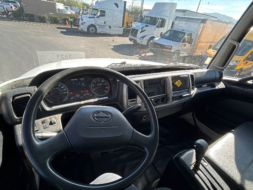 Medium Duty Box Truck-Light and Medium Duty Trucks-Hino-2019-268-Fontana-CA-245,221\n\t\tmiles-$ 41,250 - Image 17
