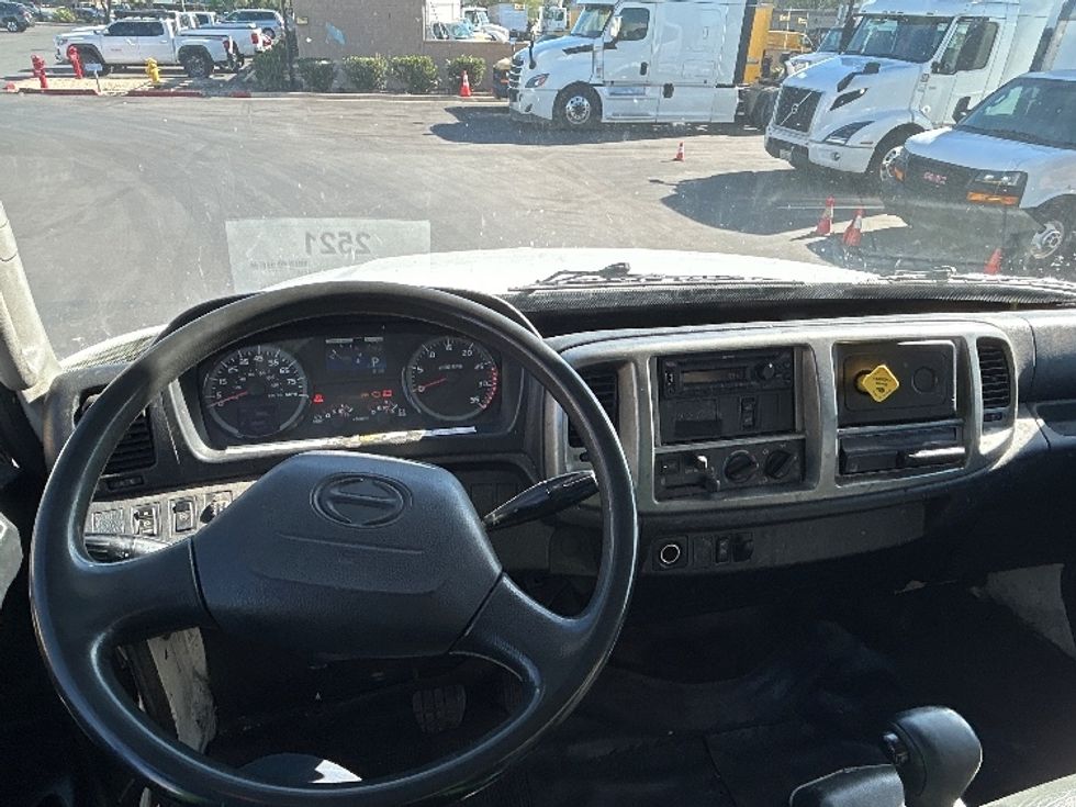 Medium Duty Box Truck-Light and Medium Duty Trucks-Hino-2019-268-Fontana-CA-245,221\n\t\tmiles-$ 41,250 - Image 18