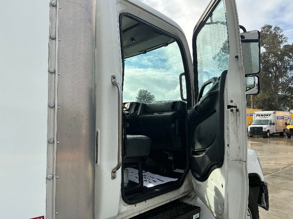 Medium Duty Box Truck-Light and Medium Duty Trucks-Hino-2019-268-Fontana-CA-291,881\n\t\tmiles-$ 33,750 - Image 20