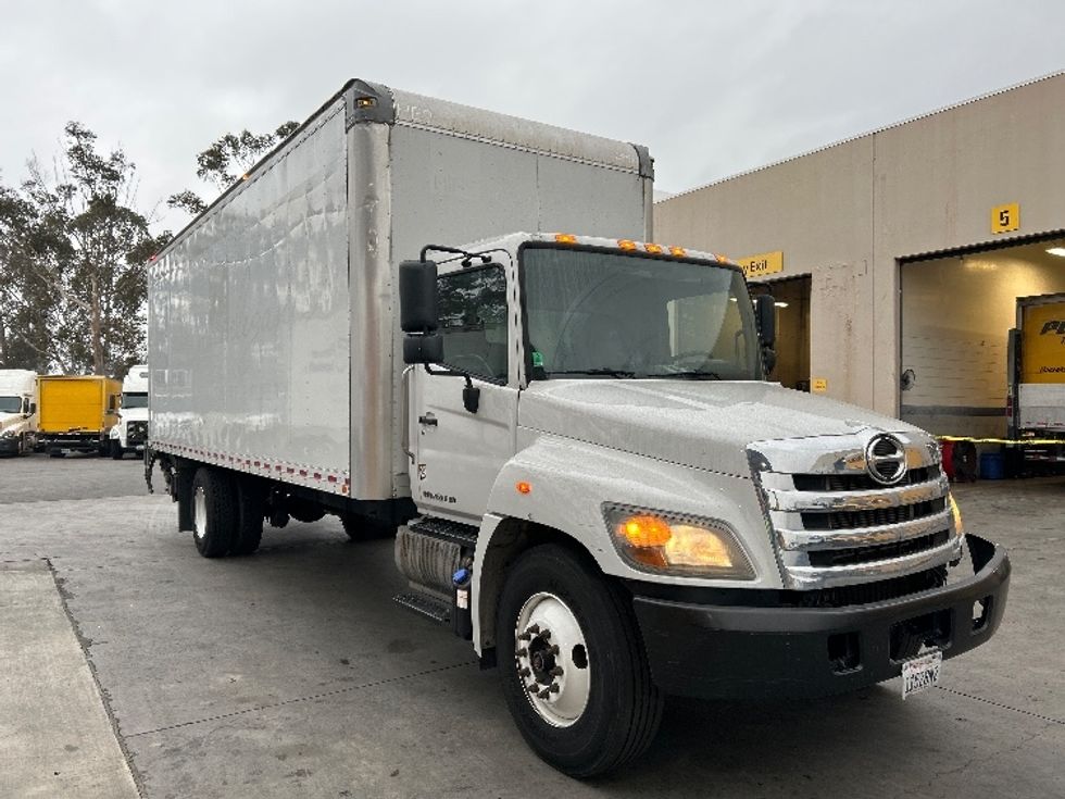 Medium Duty Box Truck-Light and Medium Duty Trucks-Hino-2019-268-Fontana-CA-93,566\n\t\tmiles-$ 62,250 - Image 1