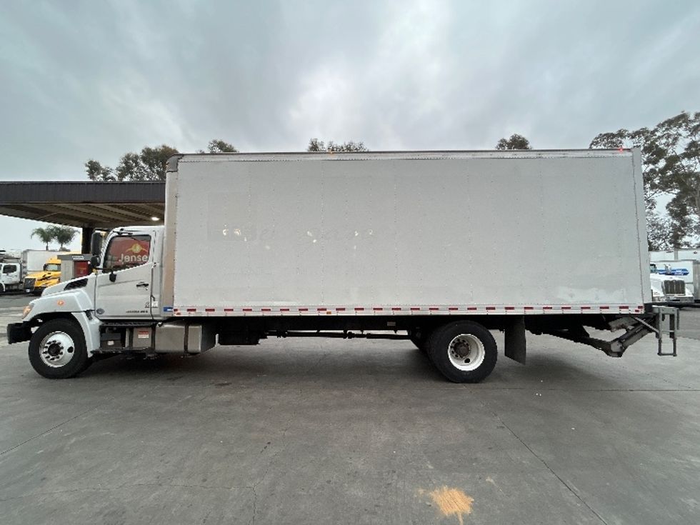 Medium Duty Box Truck-Light and Medium Duty Trucks-Hino-2019-268-Fontana-CA-93,566\n\t\tmiles-$ 62,250 - Image 4