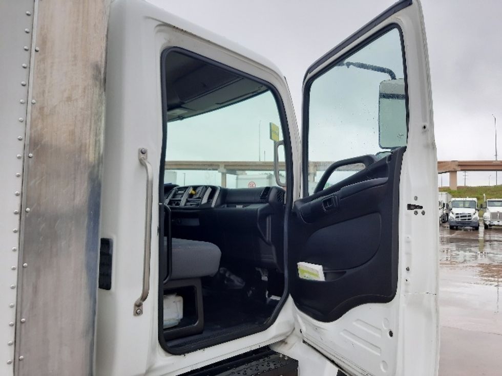 Medium Duty Box Truck-Light and Medium Duty Trucks-Hino-2019-268-Fort Worth-TX-77,836\n\t\tmiles-$ 63,500 - Image 20
