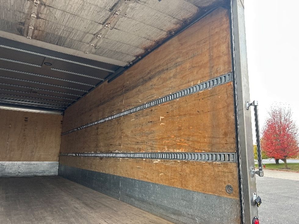 Medium Duty Box Truck-Light and Medium Duty Trucks-Hino-2019-268-Fredonia-NY-107,827\n\t\tmiles-$ 52,000 - Image 12