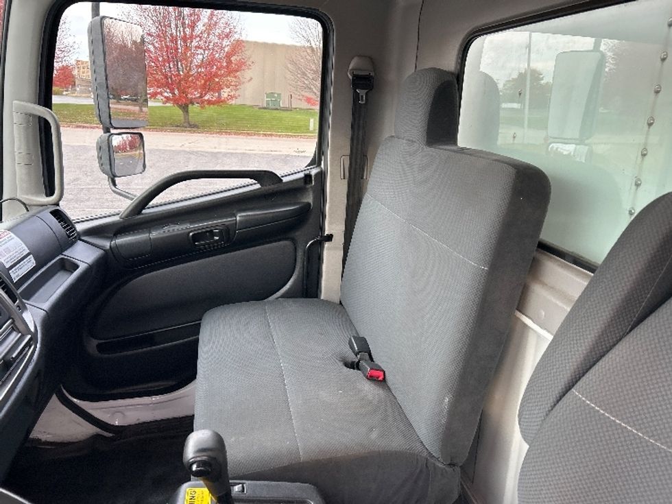 Medium Duty Box Truck-Light and Medium Duty Trucks-Hino-2019-268-Fredonia-NY-107,827\n\t\tmiles-$ 52,000 - Image 19
