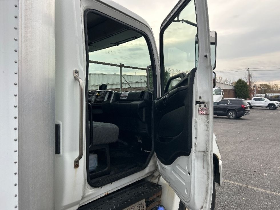 Medium Duty Box Truck-Light and Medium Duty Trucks-Hino-2019-268-Fredonia-NY-107,827\n\t\tmiles-$ 52,000 - Image 20
