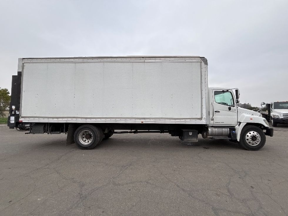 Medium Duty Box Truck-Light and Medium Duty Trucks-Hino-2019-268-Fresno-CA-105,200\n\t\tmiles-$ 61,750 - Image 15