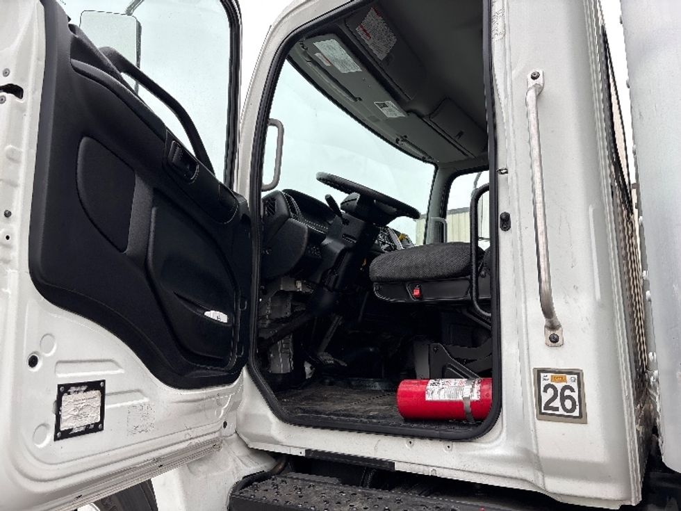Medium Duty Box Truck-Light and Medium Duty Trucks-Hino-2019-268-Fresno-CA-105,200\n\t\tmiles-$ 61,750 - Image 16