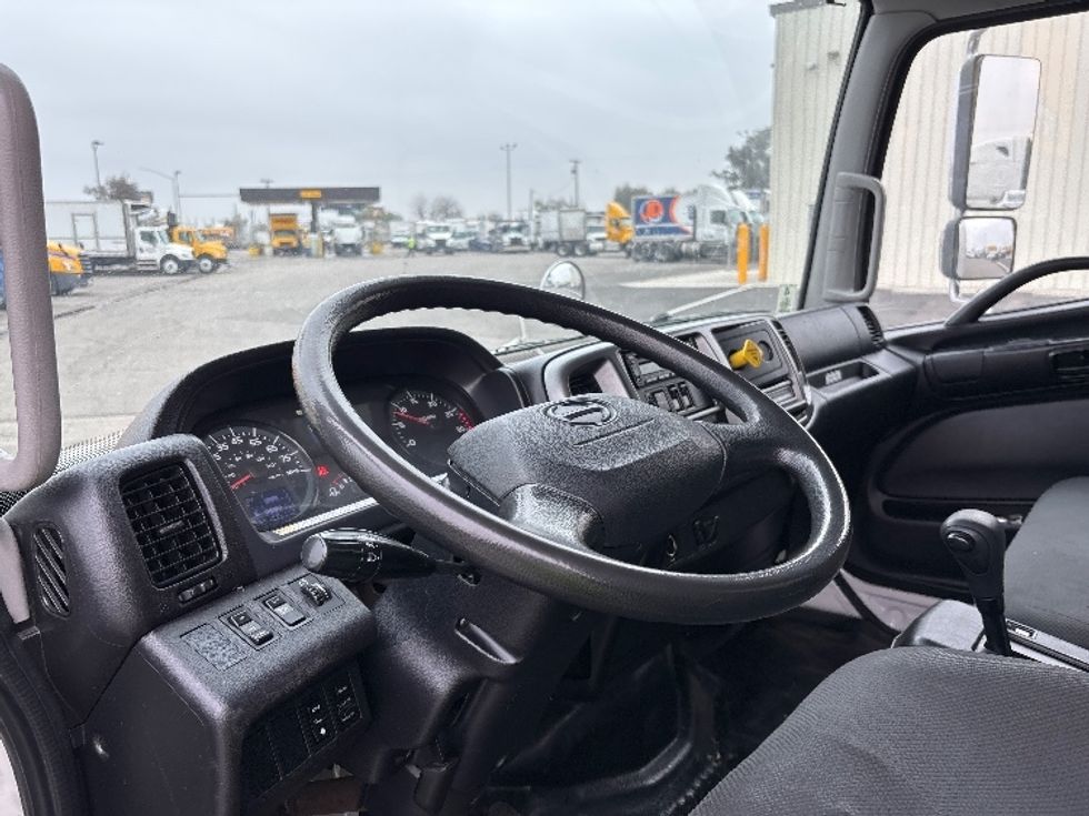 Medium Duty Box Truck-Light and Medium Duty Trucks-Hino-2019-268-Fresno-CA-105,200\n\t\tmiles-$ 61,750 - Image 17