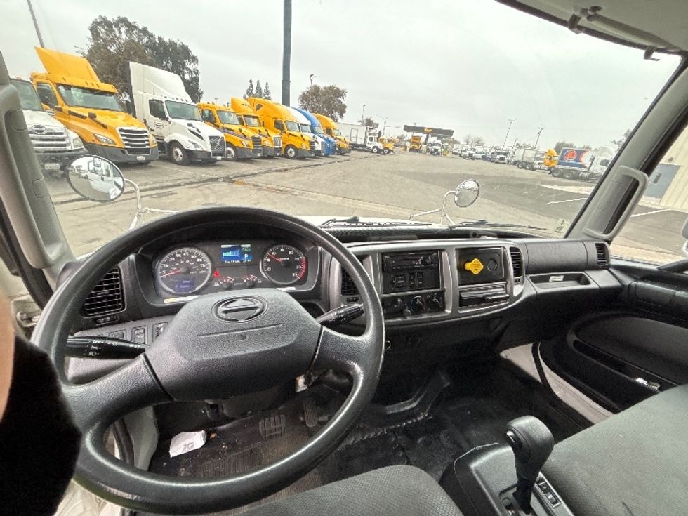 Medium Duty Box Truck-Light and Medium Duty Trucks-Hino-2019-268-Fresno-CA-105,200\n\t\tmiles-$ 61,750 - Image 18