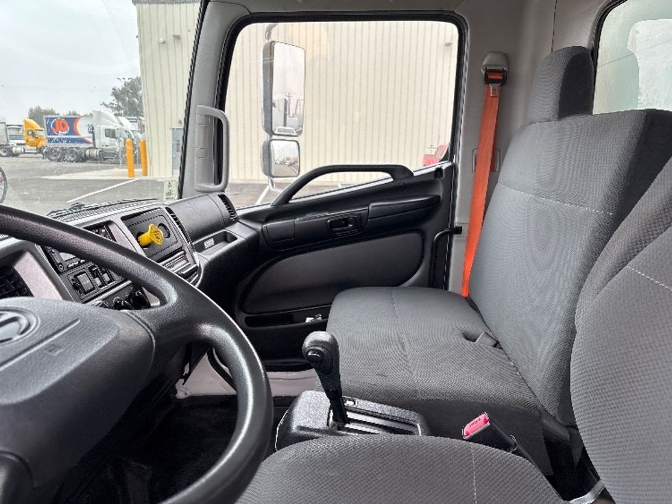 Medium Duty Box Truck-Light and Medium Duty Trucks-Hino-2019-268-Fresno-CA-105,200\n\t\tmiles-$ 61,750 - Image 19