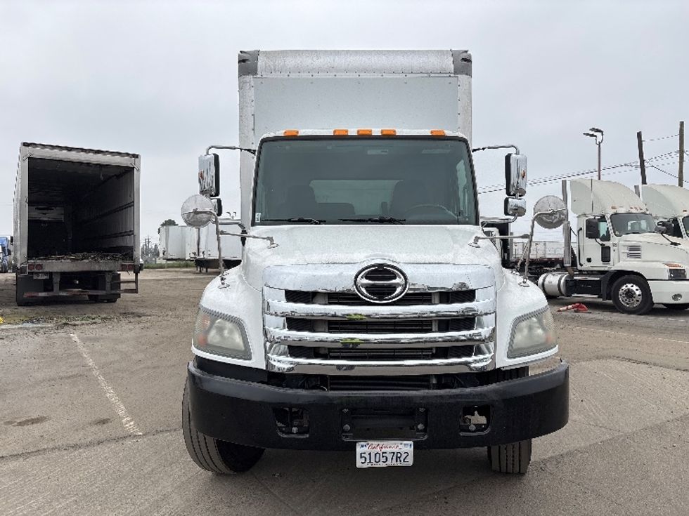 Medium Duty Box Truck-Light and Medium Duty Trucks-Hino-2019-268-Fresno-CA-105,200\n\t\tmiles-$ 61,750 - Image 2