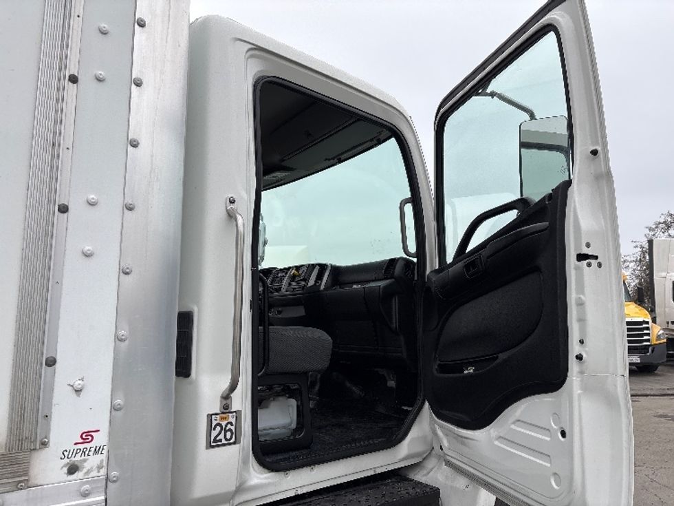 Medium Duty Box Truck-Light and Medium Duty Trucks-Hino-2019-268-Fresno-CA-105,200\n\t\tmiles-$ 61,750 - Image 20