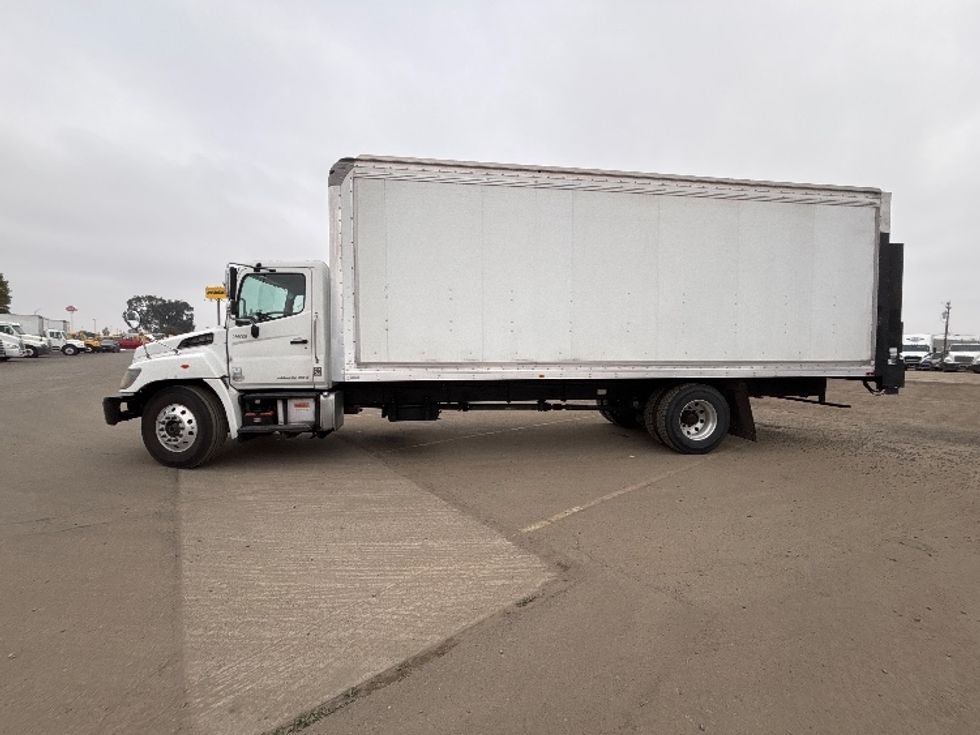 Medium Duty Box Truck-Light and Medium Duty Trucks-Hino-2019-268-Fresno-CA-105,200\n\t\tmiles-$ 61,750 - Image 4