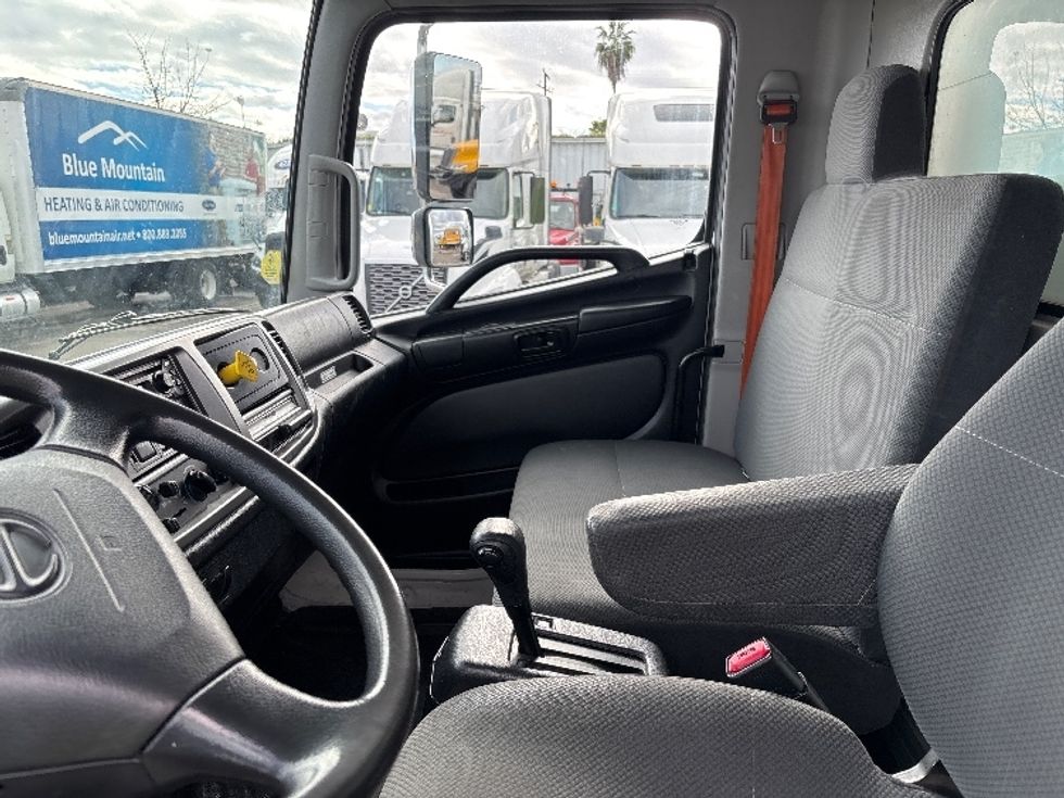 Medium Duty Box Truck-Light and Medium Duty Trucks-Hino-2019-268-Fresno-CA-127,170\n\t\tmiles-$ 59,750 - Image 19