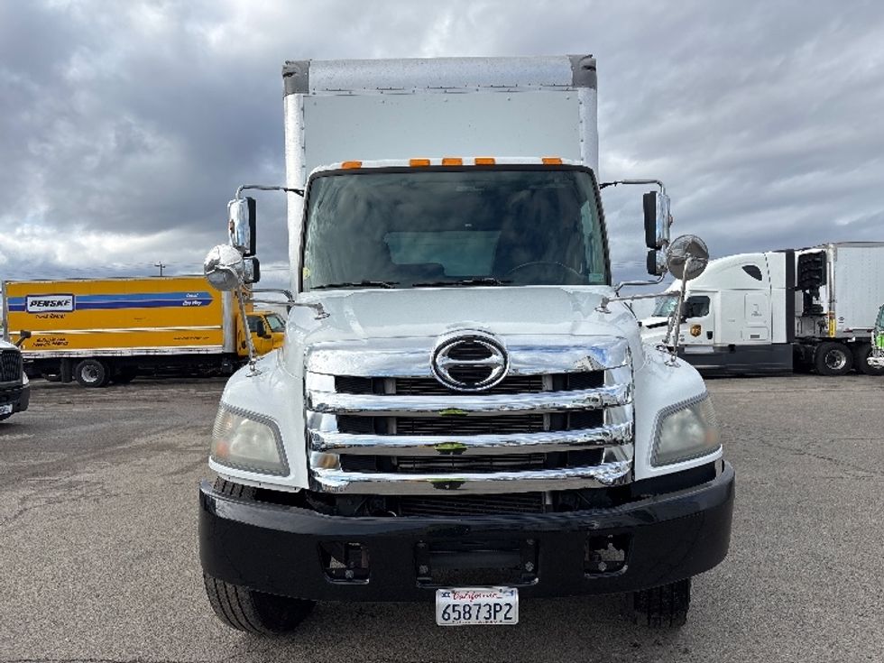Medium Duty Box Truck-Light and Medium Duty Trucks-Hino-2019-268-Fresno-CA-127,170\n\t\tmiles-$ 59,750 - Image 2
