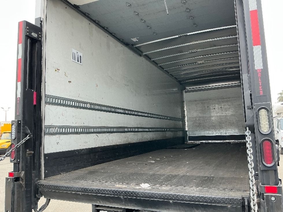 Medium Duty Box Truck-Light and Medium Duty Trucks-Hino-2019-268-Fresno-CA-129,568\n\t\tmiles-$ 59,500 - Image 11