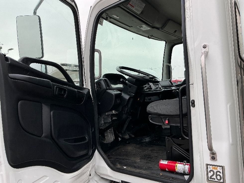 Medium Duty Box Truck-Light and Medium Duty Trucks-Hino-2019-268-Fresno-CA-129,568\n\t\tmiles-$ 59,500 - Image 16
