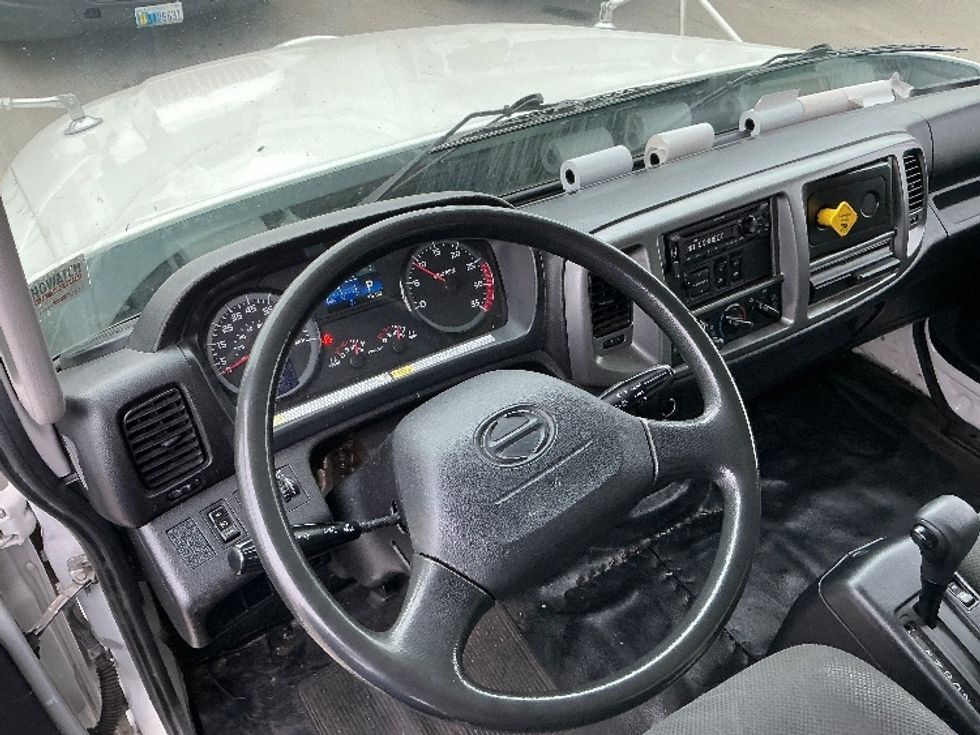 Medium Duty Box Truck-Light and Medium Duty Trucks-Hino-2019-268-Fresno-CA-129,568\n\t\tmiles-$ 59,500 - Image 18