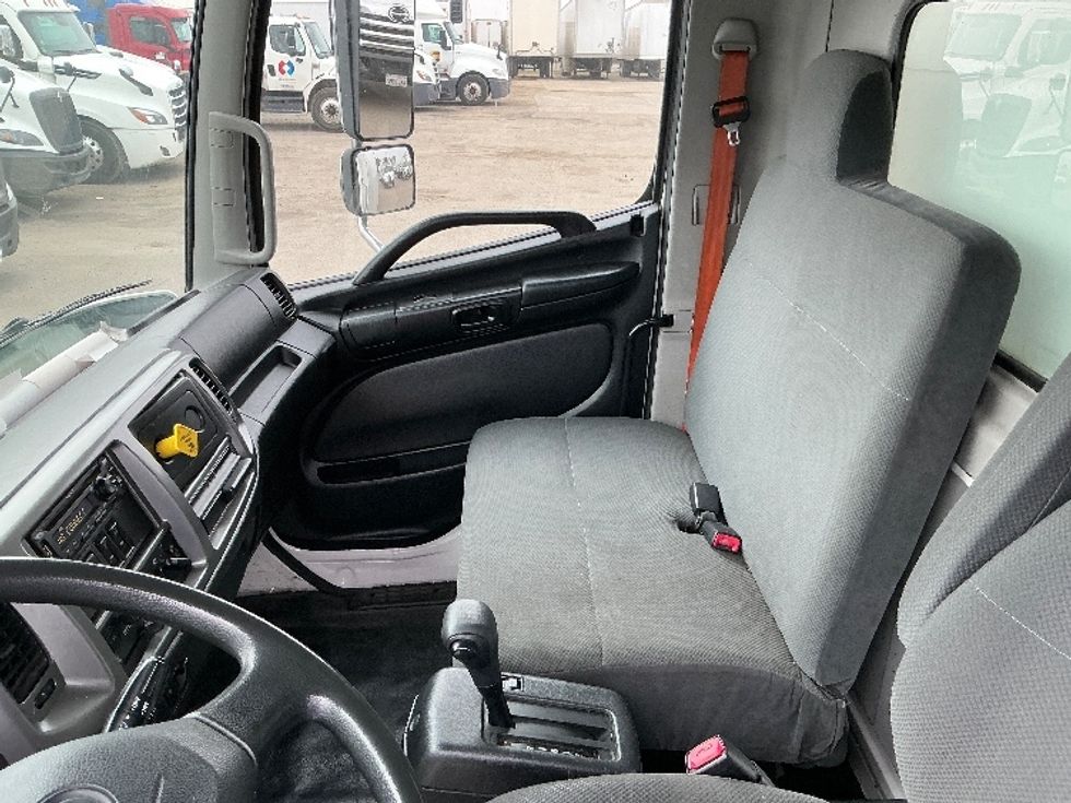 Medium Duty Box Truck-Light and Medium Duty Trucks-Hino-2019-268-Fresno-CA-129,568\n\t\tmiles-$ 59,500 - Image 19