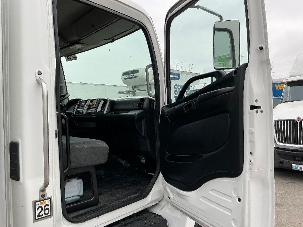 Medium Duty Box Truck-Light and Medium Duty Trucks-Hino-2019-268-Fresno-CA-129,568\n\t\tmiles-$ 59,500 - Image 20