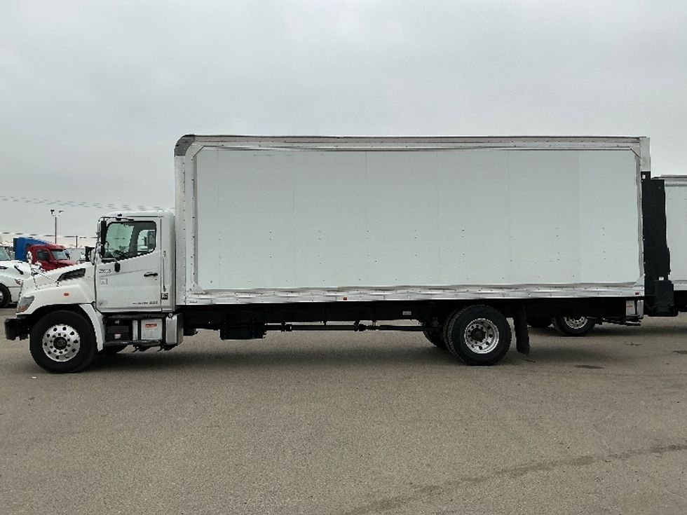 Medium Duty Box Truck-Light and Medium Duty Trucks-Hino-2019-268-Fresno-CA-129,568\n\t\tmiles-$ 59,500 - Image 4