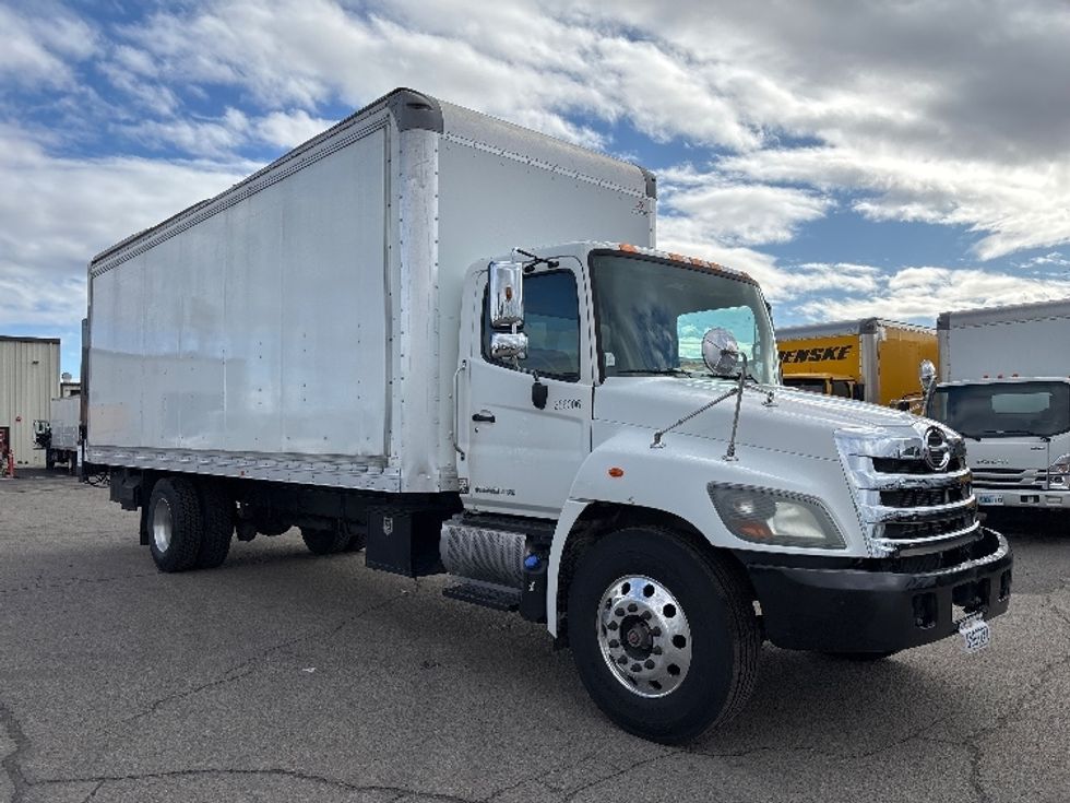Medium Duty Box Truck-Light and Medium Duty Trucks-Hino-2019-268-Fresno-CA-133,924\n\t\tmiles-$ 59,000 - Image 1