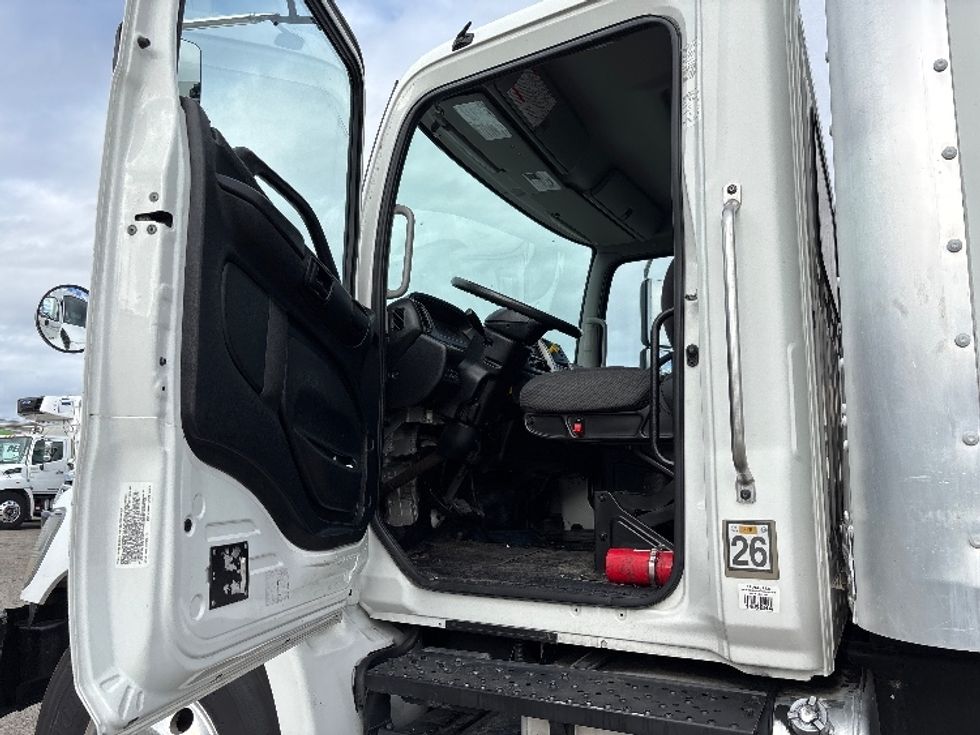 Medium Duty Box Truck-Light and Medium Duty Trucks-Hino-2019-268-Fresno-CA-133,924\n\t\tmiles-$ 59,000 - Image 16
