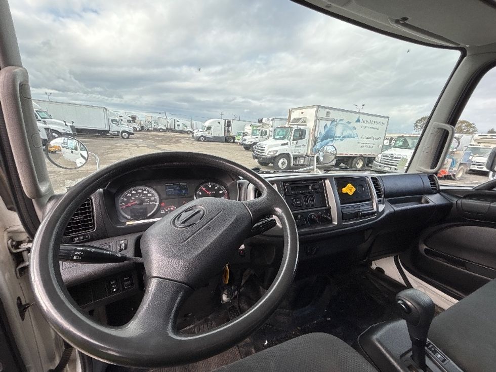Medium Duty Box Truck-Light and Medium Duty Trucks-Hino-2019-268-Fresno-CA-133,924\n\t\tmiles-$ 59,000 - Image 18