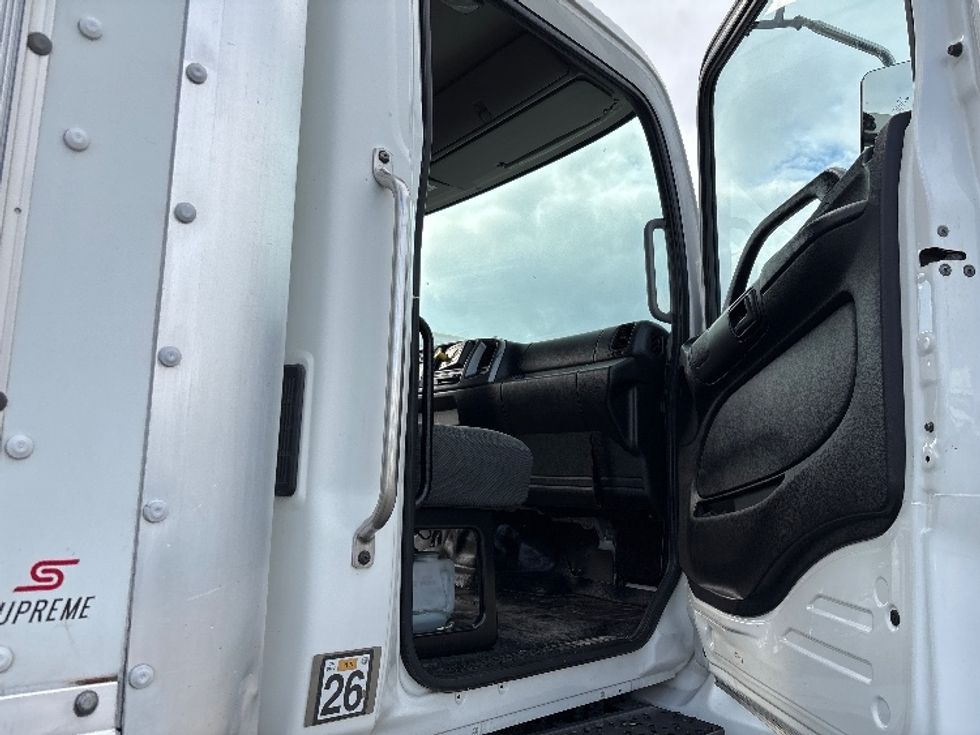 Medium Duty Box Truck-Light and Medium Duty Trucks-Hino-2019-268-Fresno-CA-133,924\n\t\tmiles-$ 59,000 - Image 20