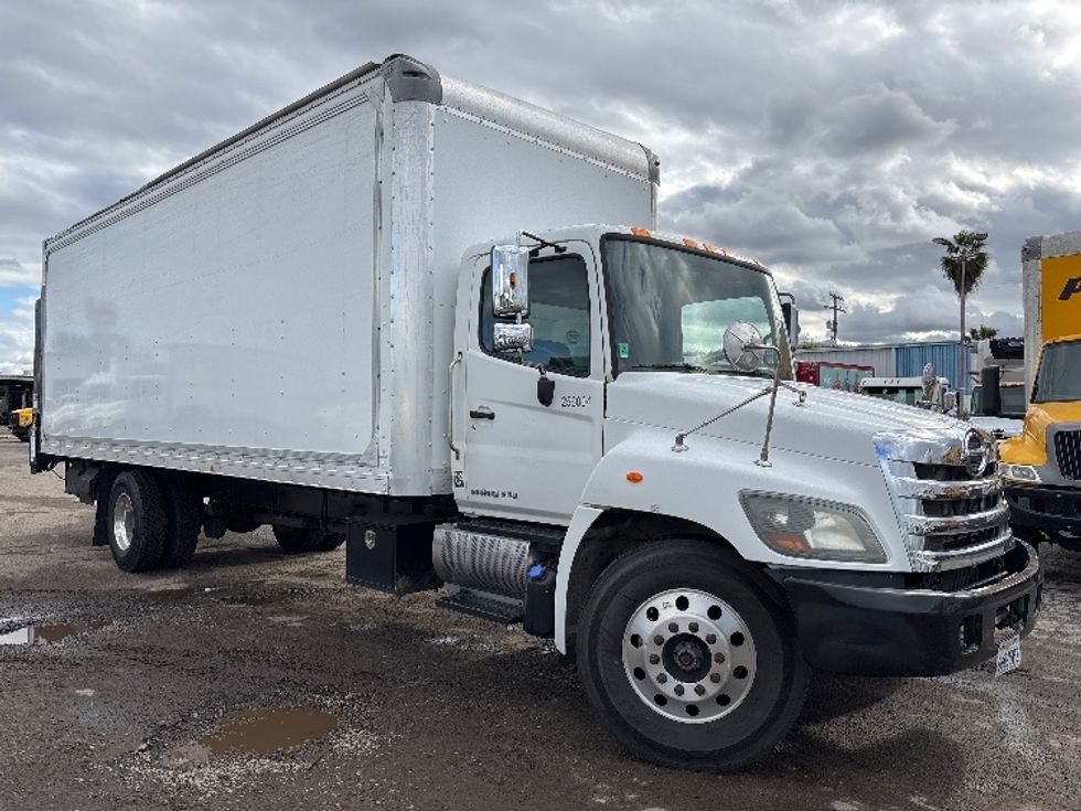 Medium Duty Box Truck-Light and Medium Duty Trucks-Hino-2019-268-Fresno-CA-136,678\n\t\tmiles-$ 57,750 - Image 1