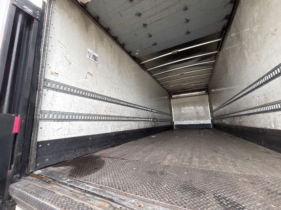 Medium Duty Box Truck-Light and Medium Duty Trucks-Hino-2019-268-Fresno-CA-136,678\n\t\tmiles-$ 57,750 - Image 11