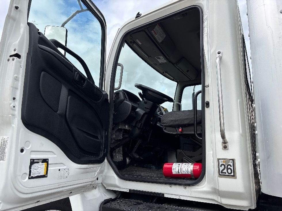 Medium Duty Box Truck-Light and Medium Duty Trucks-Hino-2019-268-Fresno-CA-136,678\n\t\tmiles-$ 57,750 - Image 16