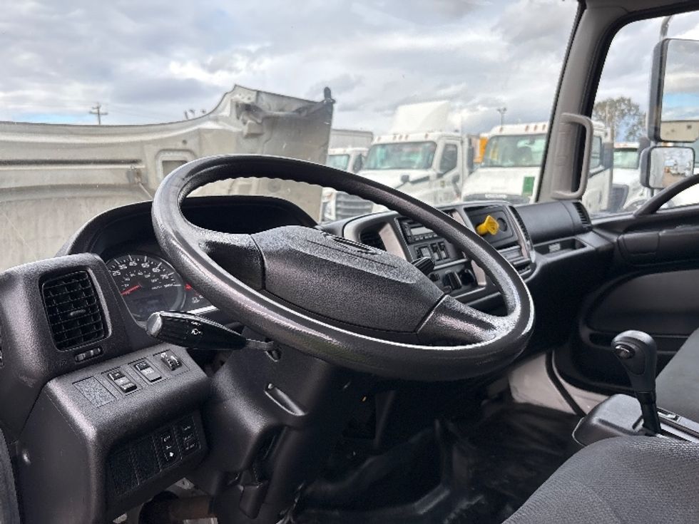 Medium Duty Box Truck-Light and Medium Duty Trucks-Hino-2019-268-Fresno-CA-136,678\n\t\tmiles-$ 57,750 - Image 17