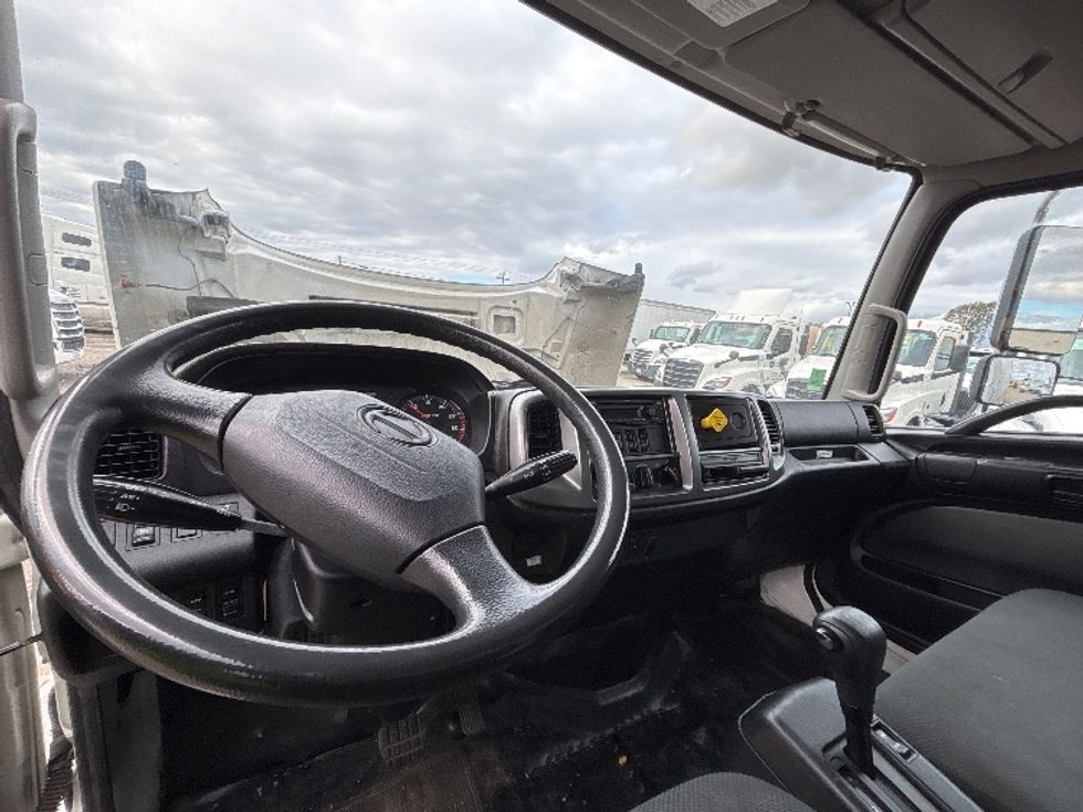 Medium Duty Box Truck-Light and Medium Duty Trucks-Hino-2019-268-Fresno-CA-136,678\n\t\tmiles-$ 57,750 - Image 18