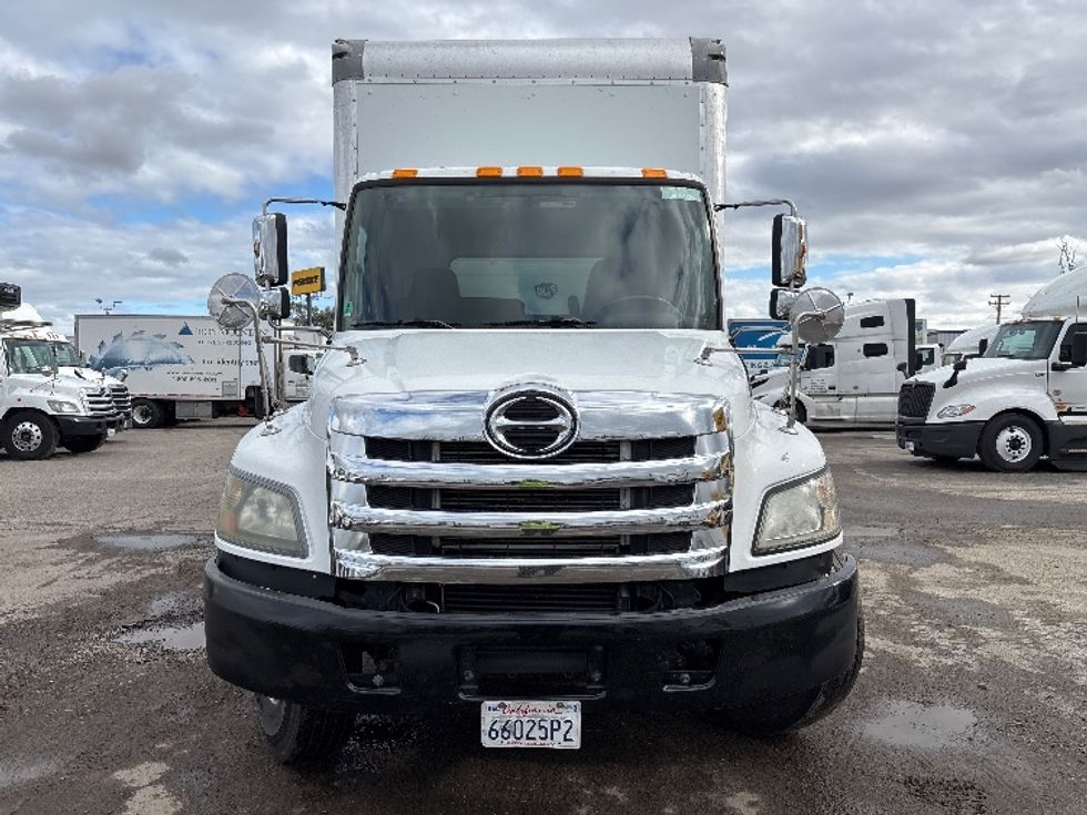Medium Duty Box Truck-Light and Medium Duty Trucks-Hino-2019-268-Fresno-CA-136,678\n\t\tmiles-$ 57,750 - Image 2