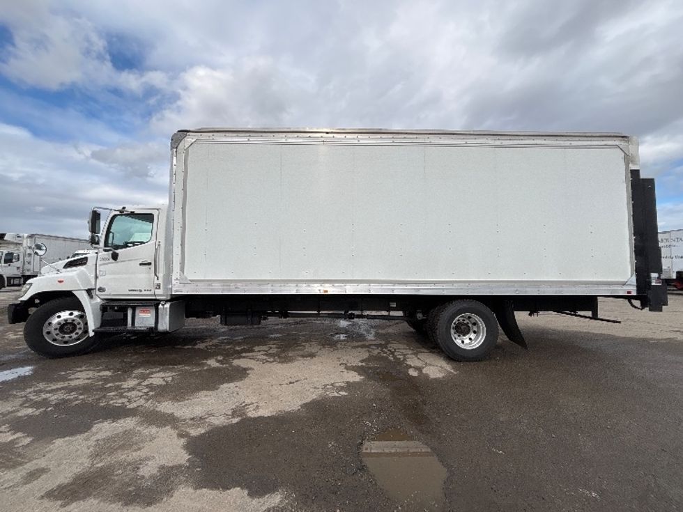 Medium Duty Box Truck-Light and Medium Duty Trucks-Hino-2019-268-Fresno-CA-136,678\n\t\tmiles-$ 57,750 - Image 4