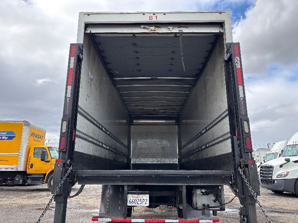 Medium Duty Box Truck-Light and Medium Duty Trucks-Hino-2019-268-Fresno-CA-136,678\n\t\tmiles-$ 57,750 - Image 8