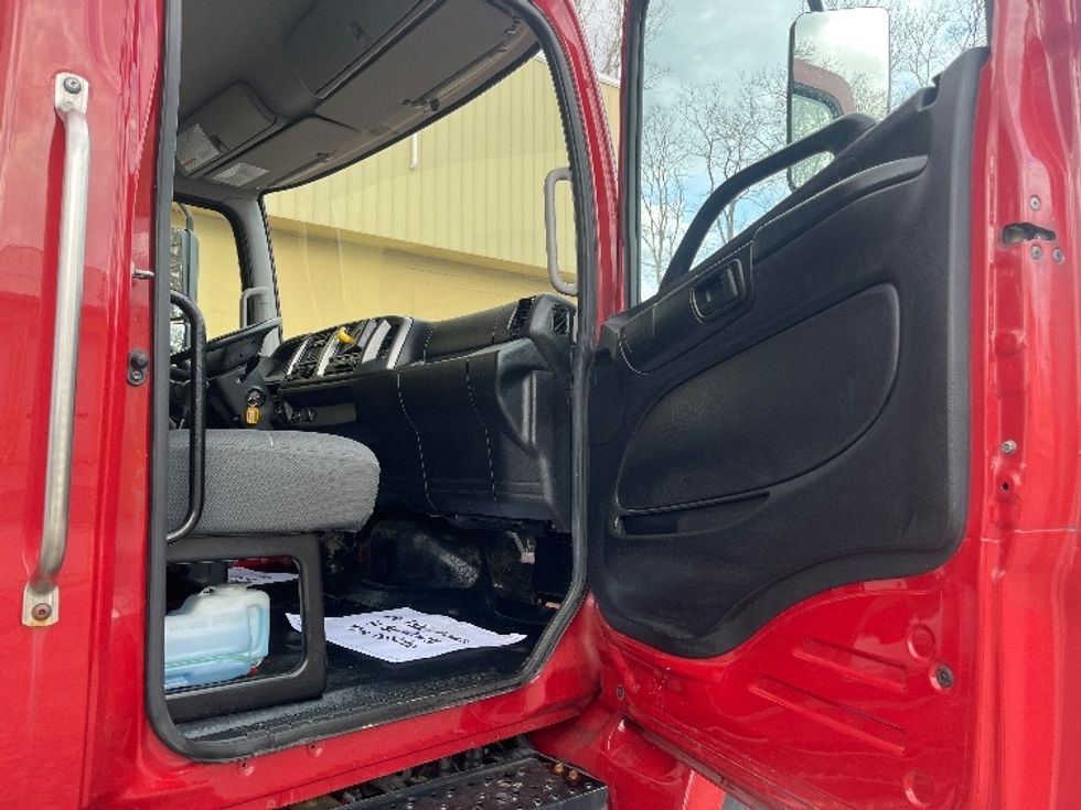 Medium Duty Box Truck-Light and Medium Duty Trucks-Hino-2019-268-Geneva-NY-129,314\n\t\tmiles-$ 45,000 - Image 20