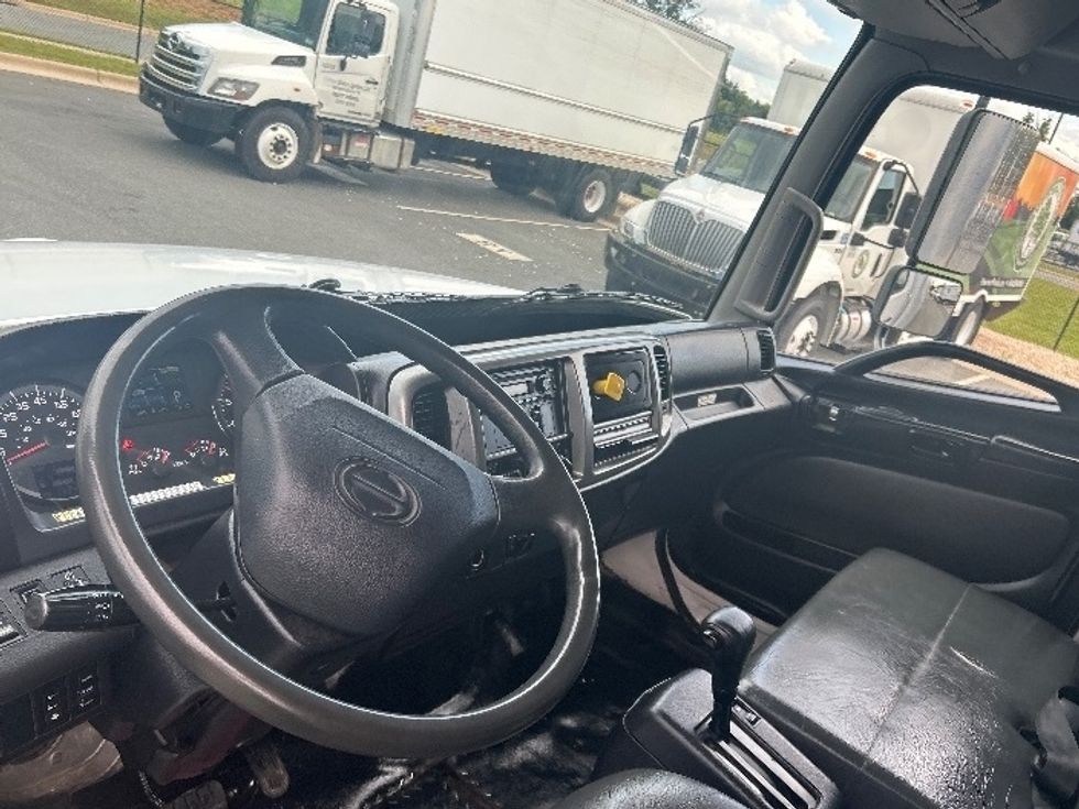 Medium Duty Box Truck-Light and Medium Duty Trucks-Hino-2019-268-Greensboro-NC-133,447\n\t\tmiles-$ 58,500 - Image 17