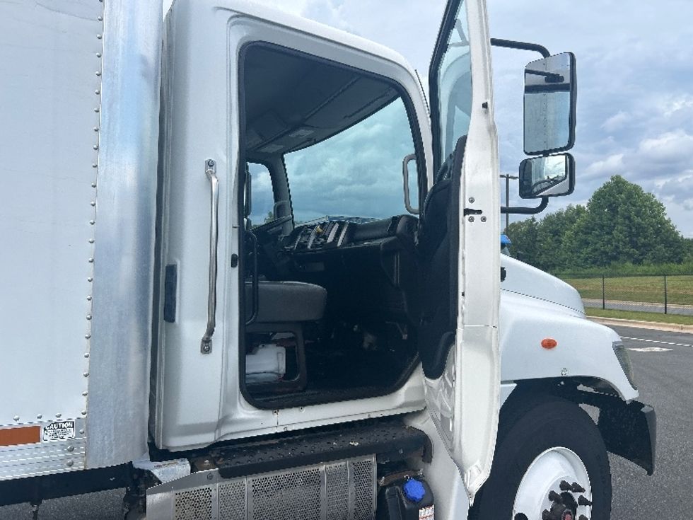 Medium Duty Box Truck-Light and Medium Duty Trucks-Hino-2019-268-Greensboro-NC-133,447\n\t\tmiles-$ 58,500 - Image 19