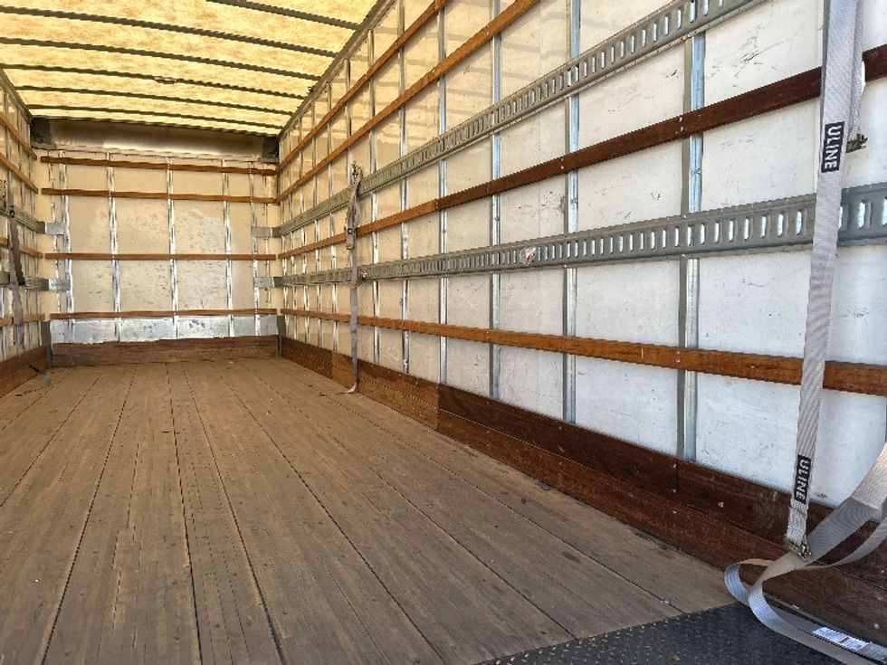 Medium Duty Box Truck-Light and Medium Duty Trucks-Hino-2019-268-Houston-TX-174,443\n\t\tmiles-$ 51,500 - Image 11