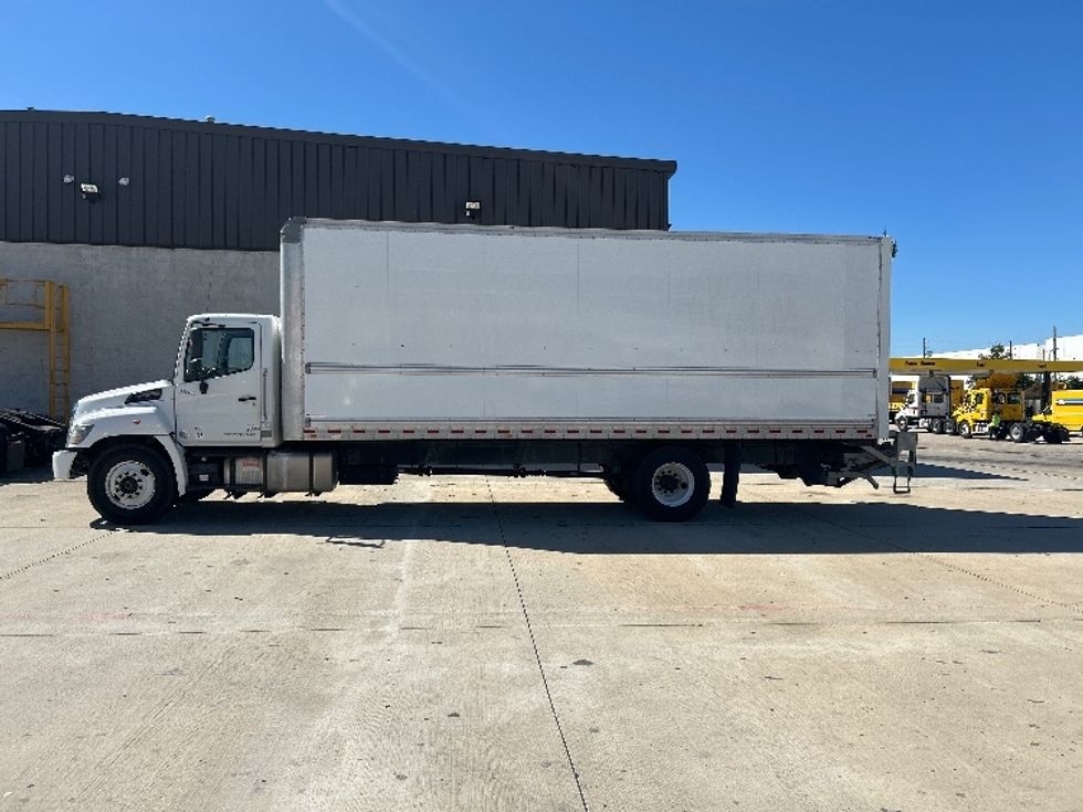 Medium Duty Box Truck-Light and Medium Duty Trucks-Hino-2019-268-Houston-TX-174,443\n\t\tmiles-$ 51,500 - Image 4